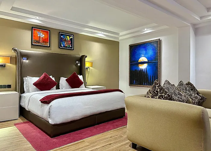 Victoria Crown Plaza Hotel