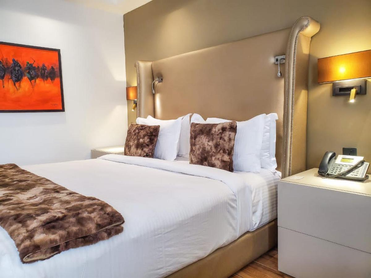 Victoria Crown Plaza 4* Lagos