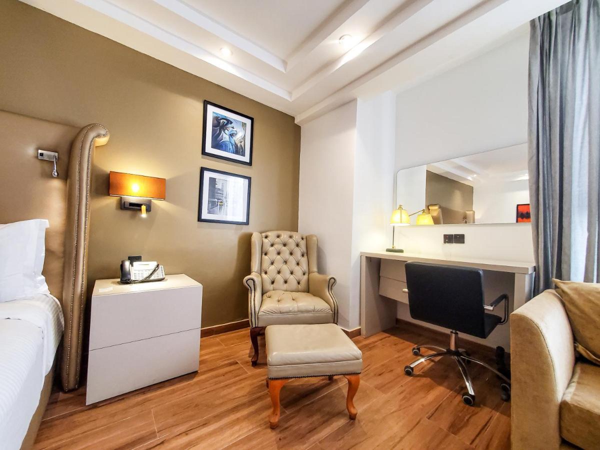 Victoria Crown Plaza 4* Lagos