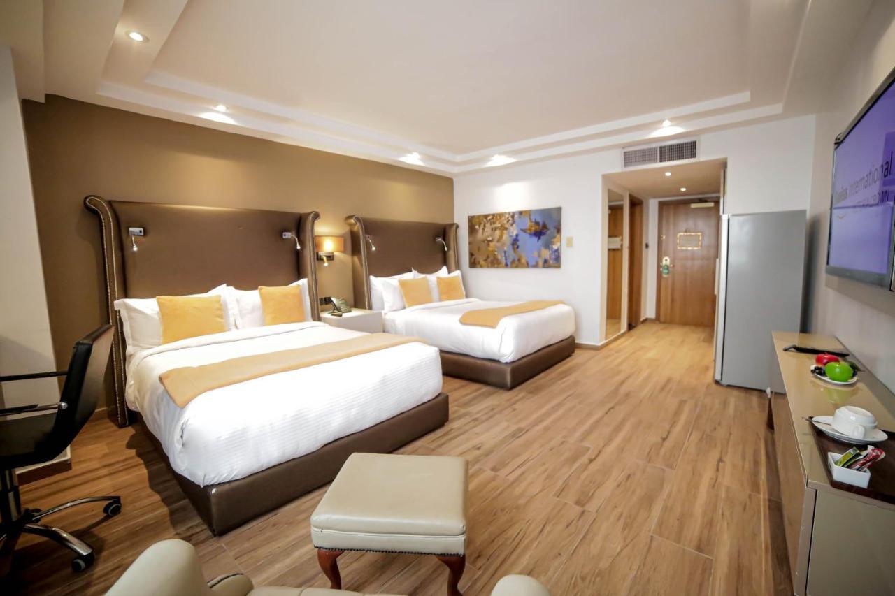 Victoria Crown Plaza Hotel 4*