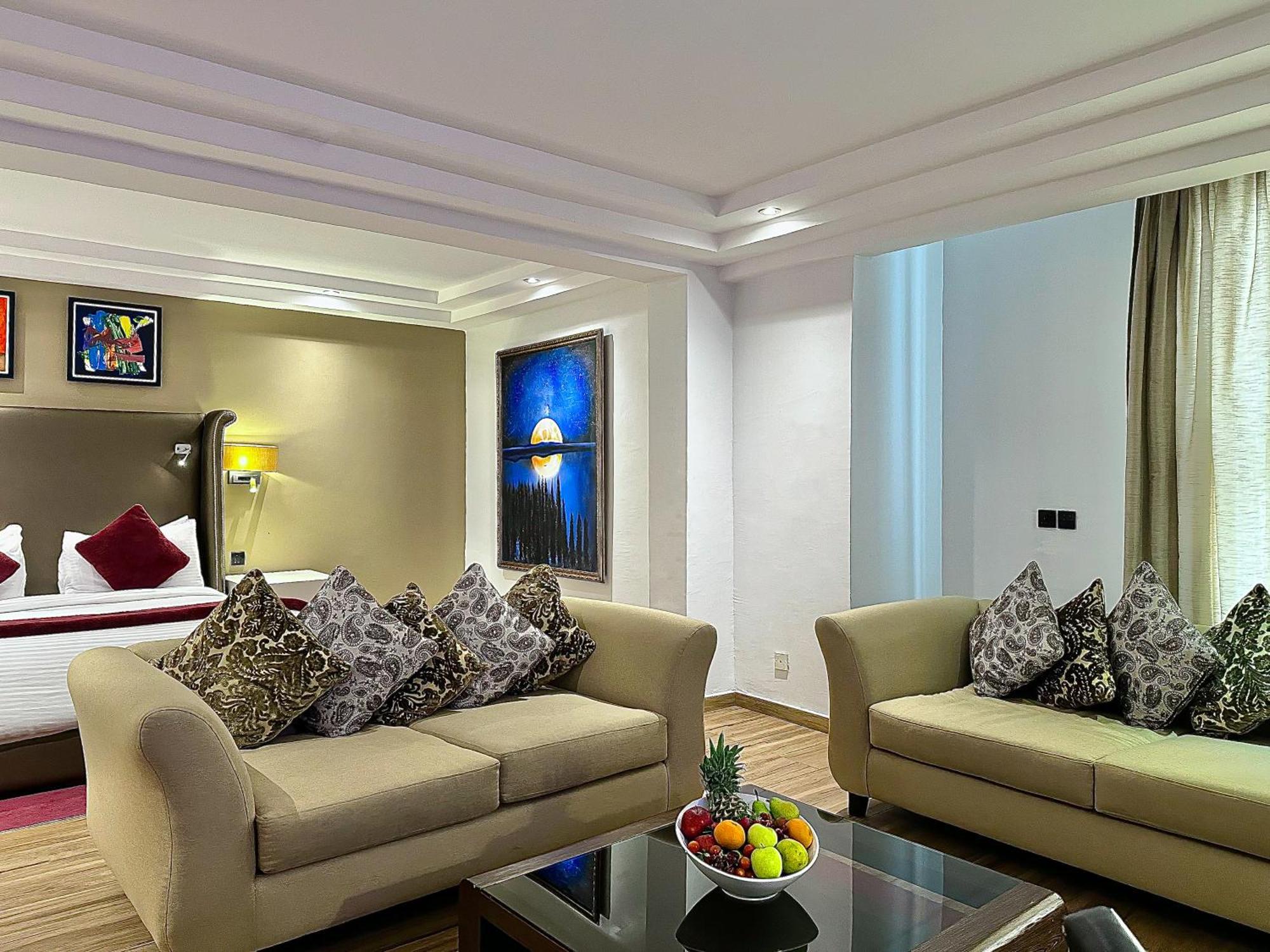 Hotel Victoria Crown Plaza 4*