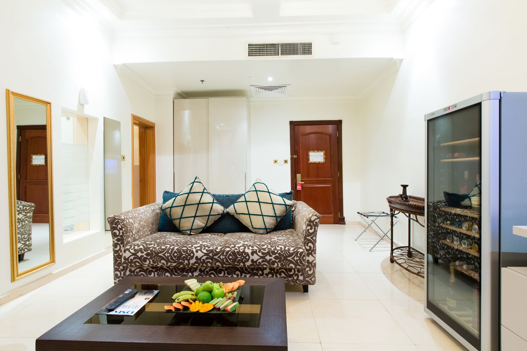 Victoria Crown Plaza Hotel 4*