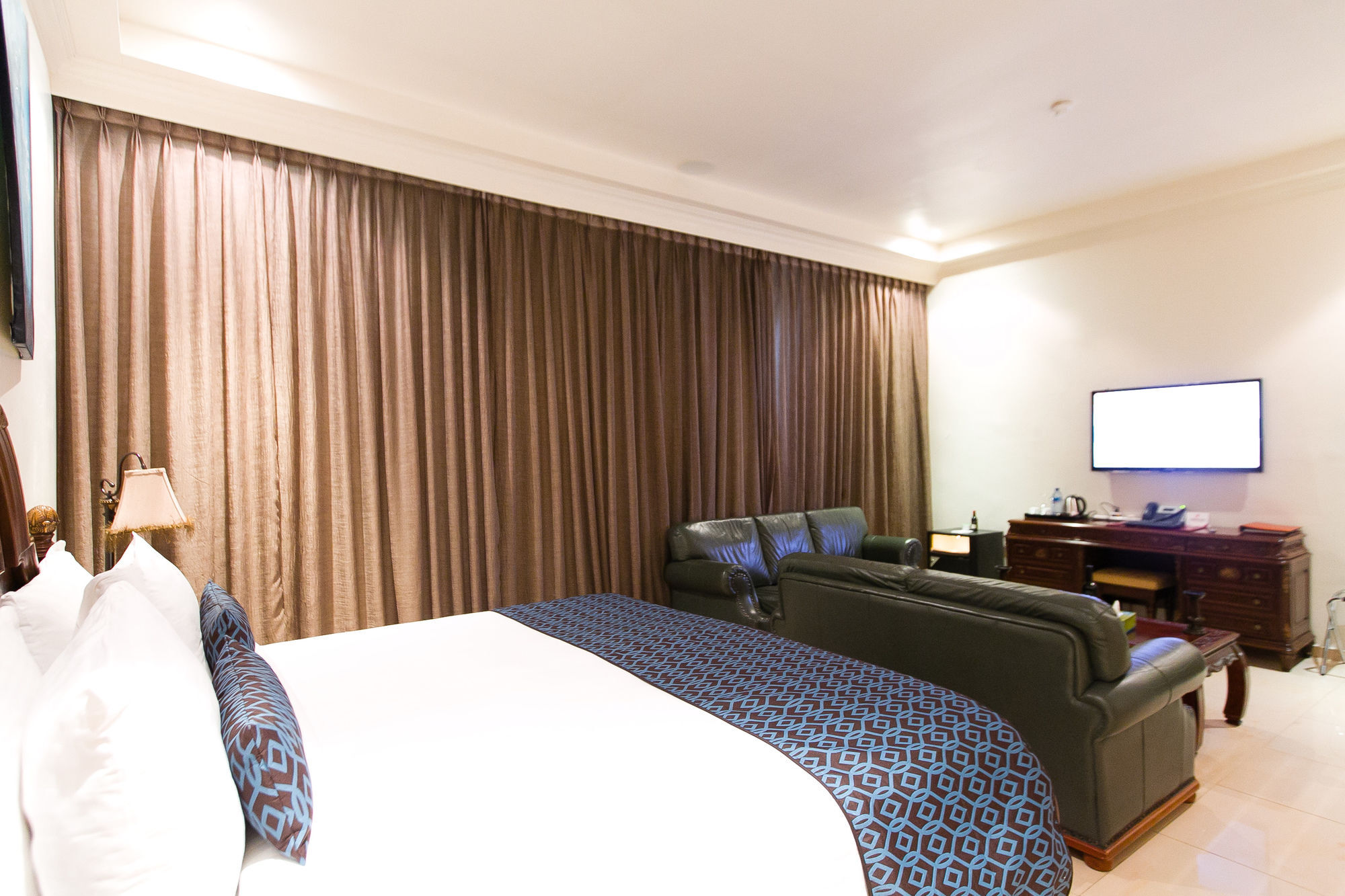 Hotel Victoria Crown Plaza 4*