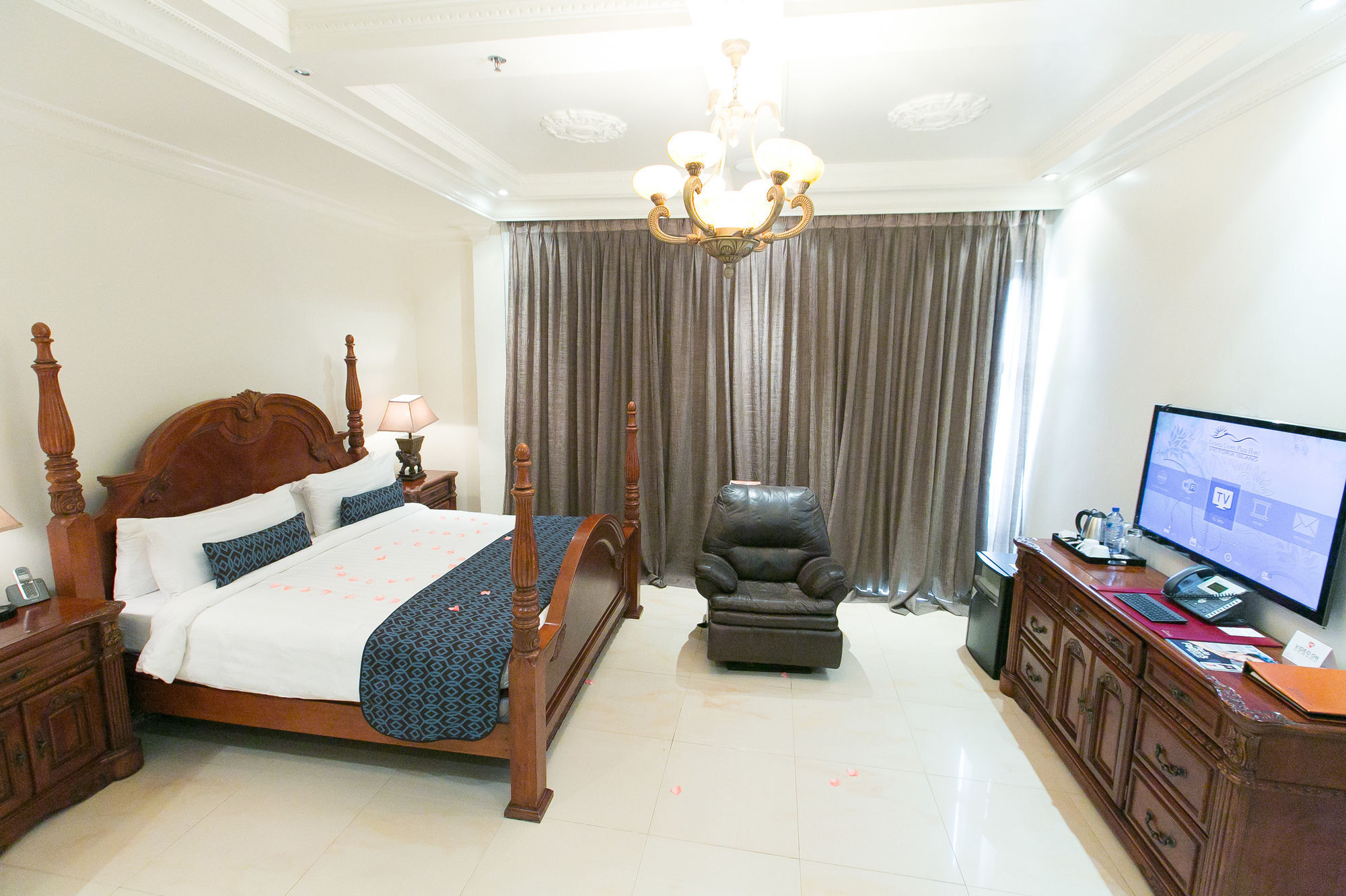 Victoria Crown Plaza 4* Lagos